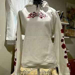 NWOT Valeza Sweater Love Hurts Size Medium